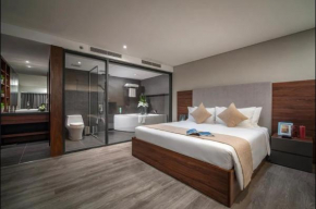 Duplex , TubBath, Netflix, Lakeview